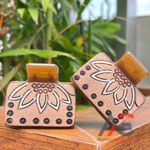 Mini pinzas de garra personalizadas a la moda, accesorios para el cabello de cuero mecanizados a mano para mujeres con diseño estampado Floral grabado personalizado - Product Image 1