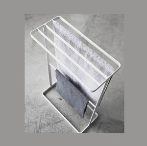 Toallero de Hierro Moderno Diseñado para Baños Contemporáneos con Montaje en Pared, Acabado Elegante y Soporte Resistente - Product Image 2