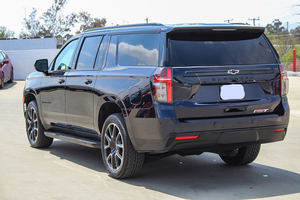 Chevrolet Suburban RST Bold 2023 VUS pleine grandeur avec régulateur de vitesse et système NAV Sièges en tissu de direction à droite - Product Image 3