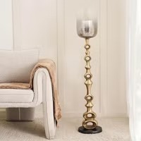 Porte-bougie unique en métal et en verre, accent décoratif moderne pour centre de table et intérieurs élégants - Product Image 4