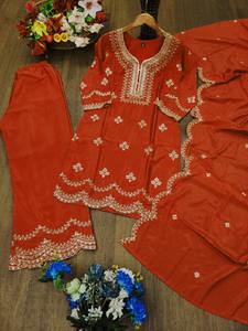 Presentamos el Nuevo Traje Plazo de Crepé Natural con Bordado de Diseñador, Trabajo de Bordado con Lentejuelas, Completamente Cosido con Elástico - Product Image 6