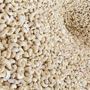 Fabrication de noix de cajou brutes W180 W240 W320 Noix de cajou 1 Kg exportées en gros vers l'UE, le Moyen-Orient et l'Asie de Santigo - Product Image 1