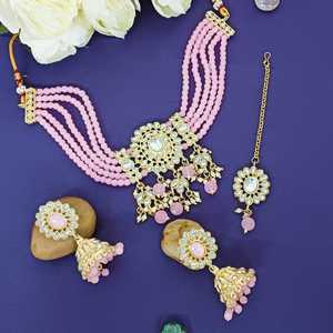 Bijoux ras du cou en cristal pour mariage Boucles d'oreilles Jhumka superposées en perles florales avec ensemble Maang Tikka, rose clair - Product Image 2