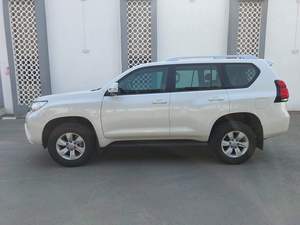 PRADO SUV d'occasion 2021-2022, automatique, conduite à gauche, transmission intégrale, sièges en cuir, régulateur de vitesse adaptatif, pneus R21, intérieur clair, éclairage LED - Product Image 6