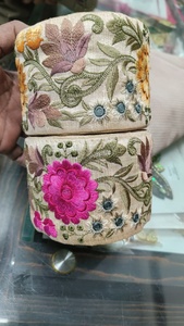 ผ้าลูกไม้ปักลายดอกไม้สั่งทำตามแบบบนผ้าฐานสีเบจพร้อมด้ายลายดอกไม้หลากสีออกแบบให้มีความกว้าง3นิ้ว - Product Image 2