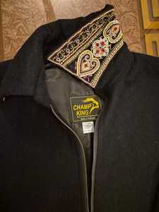 Veste en laine noire mélangée avec un col richement brodé et orné de perles, fabriquée par la marque Champ King - Product Image 3