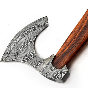 Hache de plein air en acier de Damas, motif fait main, avec long manche en bois, pour le camping, l'aventure, la chasse et l'équipement de survie - Product Image 2