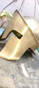 Mini Casco de Latón |   Armadura de Guerrero Griego Pulida |   Decoración de Escritorio con Imitación de Grabado Antiguo y Regalo para Coleccionistas - Product Image 4