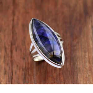 แหวนแลบราโดไรต์สีน้ำเงินทำด้วยมือวงแหวน925สเตอลิงมาร์คีสโตนสามวง - Product Image 2