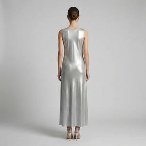 Abito lungo a tinta unita con scollo a V e vita naturale, 100% viscosa satinata lavabile - Product Image 2