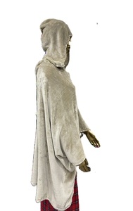 Couverture à capuche Sherpa en flanelle de polyester microfibre Robe de couverture portable douce et polyvalente fabriquée en Inde. - Product Image 2