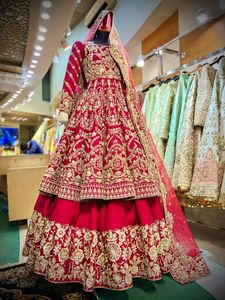 Nouveau-broderie lourde sur la robe de mariée courte anarkali & lehenga avec des perles de verre en cristal embellies, travail dabka pour le mariage @ 2024 - Product Image 2