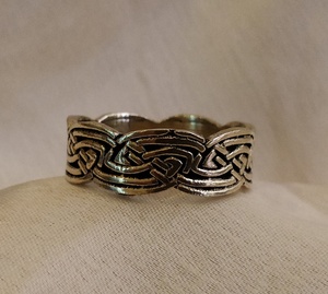 Anillos de banda lisos grabados Anillos de banda con acabado dorado de latón - Product Image 1
