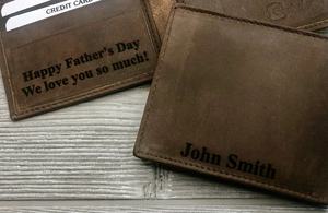 กระเป๋าสตางค์หนังแท้กันน้ำแบบพับสองตอนสำหรับผู้ชาย พร้อมฝาปิดตรงกลาง มีหลายสีและตัวเลือกการปรับแต่ง LW-0066 - Product Image 3