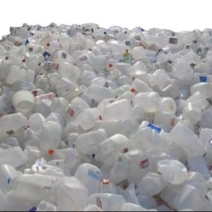 Botellas de HDPE para Refrescos, Bebidas Energéticas, Cerveza y Whisky - Diseño de Tambor Azul y Natural, Impresión UV en Forma de Tarjeta - Product Image 3