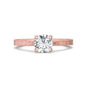 Anillo Solitario Redondo Grabado, Joyería Peaceful, Diamante Cultivado en Laboratorio de 0.70 Ct, F-VS2, Banda Detallada en Oro Sólido de 14K con Engaste de Puntas - Product Image 2