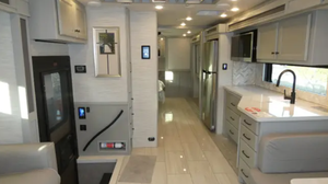 Remolques de Viaje Tiffin Clase A y C 2023 2022 2020 Económicos, Lujosos con Características Modernas, Capacidad de Carga de 30000 Libras, Longitud de 25 Pies - Product Image 3