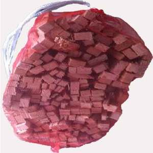Bûches <span class=keywords><strong>de</strong></span> bois <span class=keywords><strong>de</strong></span> chauffage séchées au four, emballées en sac fileté rouge, prêtes à l'emploi - Product Image 1