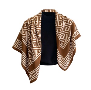 Éclat subtil fabriqué à la main bord ethnique foulard en soie longue longueur motif floral 100% soie imprimé sur mesure multifonctionnel en gros - Product Image 2