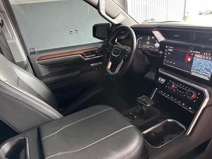 Camioneta GMC Sierra 3500 SLE 2023 con Asientos de Cuero, Techo Corredizo y Motor Turbodiésel VSE Especial - Product Image 3