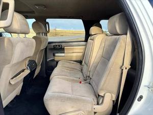 Sequoia SR5 SUV Usada del 2012 con Neumáticos R20, Volante a la Izquierda, Interior Oscuro, Asientos de Cuero - Product Image 4
