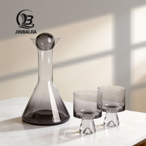 ชุดข<span class=keywords><strong>ว</strong></span>ดเหล้าคริสตัลสีเทาควันสไตล์นอร์ดิกสุดหรู พร้อมแก้<span class=keywords><strong>ว</strong></span>ฐานหนา 4 ใบ รูปทรงเรขาคณิต เหมาะสำหรับเป็นของขวัญสำหรับ<span class=keywords><strong>บา</strong></span>ร์ - Product Image 1