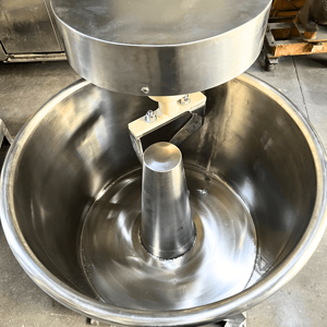 Mezclador de masa industrial de alta calidad, máquina amasadora de masa de 8Kg, máquina de panadería de 650X1100X1200Mm fabricada en Vietnam, fabricante - Product Image 6