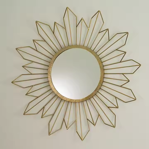 Miroir mural en métal fait main avec finition ornée d'inspiration vintage pour intérieurs de maison artistiques haut de gamme - Product Image 4