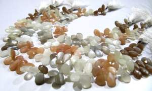 Piedra lunar multicolor natural en forma de pera Briolette facetado 7x10mm a 9x12mm Hilo de cuentas de 10 pulgadas de largo - Product Image 3