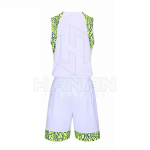 Ensemble d'uniformes de basket-ball pour adultes, design athlétique confortable et respirant en polyester avec option d'impression de numéro, ajustement OEM personnalisable - Product Image 3