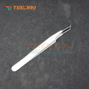 Pince à épiler professionnelle de précision TEEJAY, couleur blanche, poignée diamantée, pointe lisse, acier inoxydable, angle de 45 degrés - Product Image 1
