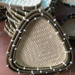 Bandeja de bambú hecha a mano del Sudeste Asiático para servir comida - Product Image 1