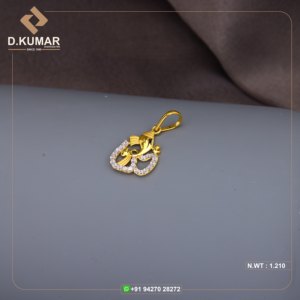 Elegante colgante de oro de 22K con detalles de corte de diamante, joyería elegante para mujeres y niñas, ideal para regalar y usar festivamente - Product Image 1