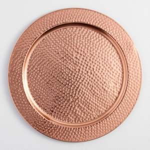 Elegante Placa de cargador de metal con acabado mate para Bodas de temática rústica que requieren una decoración de comedor única con accesorios - Product Image 4