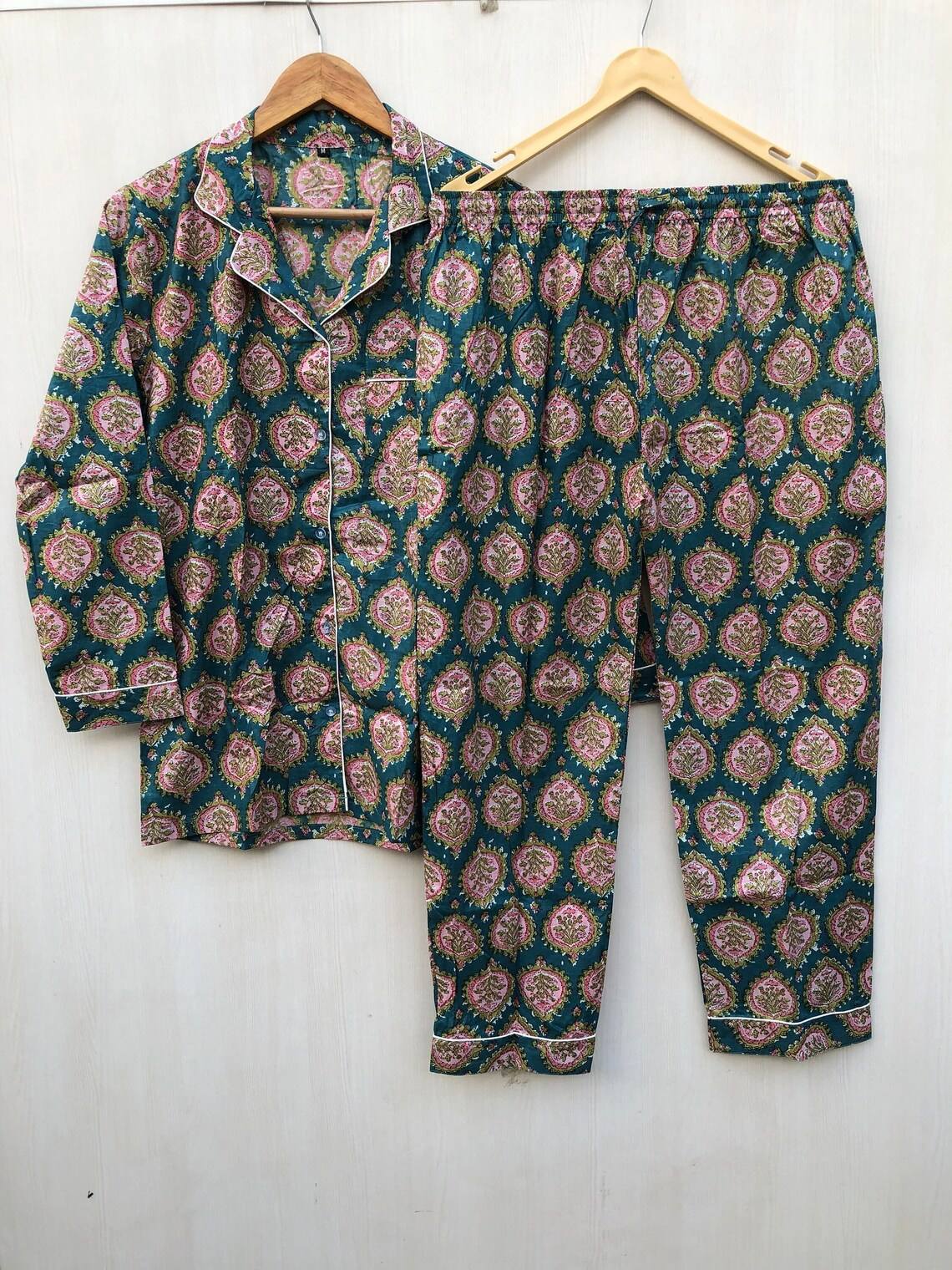 สีน้ำตาล