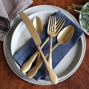 Juego de cubiertos de acero inoxidable chapado en oro de lujo de moda Uso sostenible en restaurantes para bodas y ocasiones especiales - Product Image 1