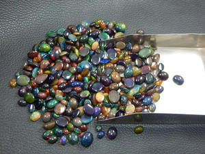 Lot de cabochons d'opale noire éthiopienne Pierres précieuses en vrac Multi Fire 100% Pierre précieuse d'opale naturelle - Product Image 3