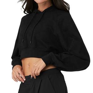 Sudadera con capucha recortada ajustada para mujer al por mayor de fábrica con pantalones cortos franela Digital con estampado de algodón orgánico 100% para la temporada de invierno - Product Image 1