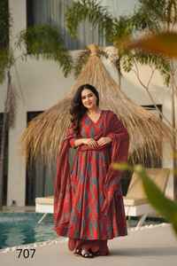 Conjunto de parte inferior Kurti de seda elegante para mujer con Dupatta bellamente impreso para la temporada de fiestas de verano - Product Image 3