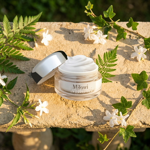 ครีม MILOWI V2 MAGIC RADIANCE WHITENING 50 กรัม ครีมลดเลือนริ้วรอยเพื่อผิวกระจ่างใสทันที ช่วยเติมความชุ่มชื้นให้ผิวเปล่งประกาย - Product Image 1