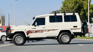Meilleure offre LandCruiserS 70 2018 |   4,5 L Diesel |   Boîte de vitesses manuelle |   RHD |   Barre de protection robuste avec éclairage LED |   SUV tout-terrain robuste 4x4 - Product Image 5