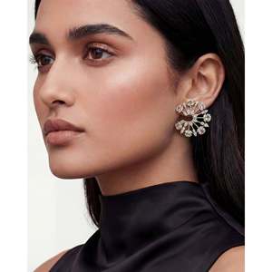 Pendientes de Diamantes con Diseño de Corsé - Product Image 2