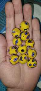 Cuentas de vidrio millefiori hechas a medida, adecuadas para diseñadores de joyas africanas y Tiendas de Cuentas para reventa en color amarillo floral - Product Image 3