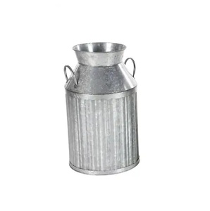 Pot à lait décoratif en métal galvanisé avec poignée pour le jardin en jardinière extérieure de haute qualité faite à la main - Product Image 1