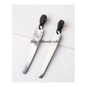 Pendientes Impermeables de Cuerno de Búfalo Natural Pulido de Alta Calidad para Mujer, Joyería de Uso Diario de Estilo Animal Único, Tamaño Personalizado - Product Image 5