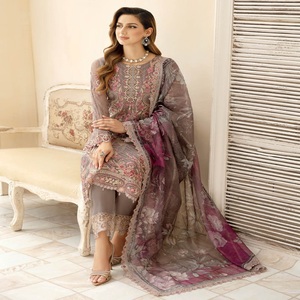 Venta con descuento de lujo bordado trajes indios vestidos de novia por Ramsha venta entera vestidos indios para mujeres trajes Anarkali - Product Image 4