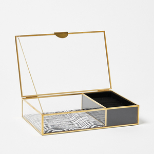 Boîte à bijoux en forme de rectangle en laiton et acrylique de haute qualité dernière conception avec des matériaux en velours et en bois à bas prix - Product Image 4