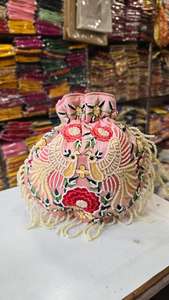 Bolsas de Regalo Étnicas Bordadas para Bodas 2026, Bolsos de Mano, Monederos, Bolsas Potli, Bolsas de Regalo de Regreso, Hechas a Mano en India al Mejor Precio - Product Image 3