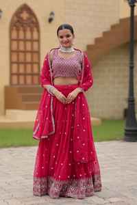 Georgette Lehenga Choli de renard élégant de haute qualité avec chemisier brodé et Dupatta pour la fête et les mariages disponibles à la vente - Product Image 5
