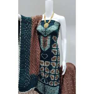 Robe trapèze en satin rouge avec motif Bandhani peint à la main au niveau du col, respirante, brodée, écologique, style formel, lavable en machine - Product Image 2